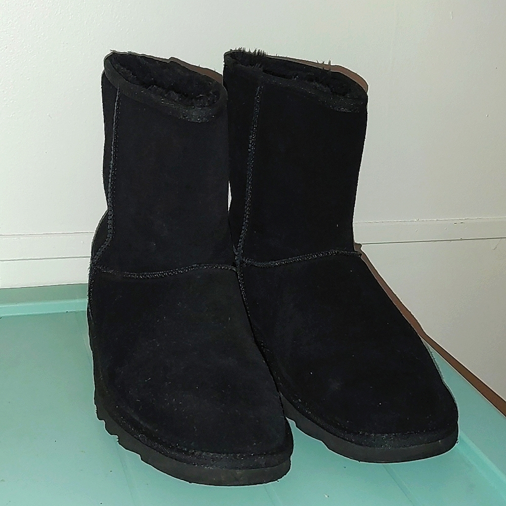 Black cute winter boots. Size 11
